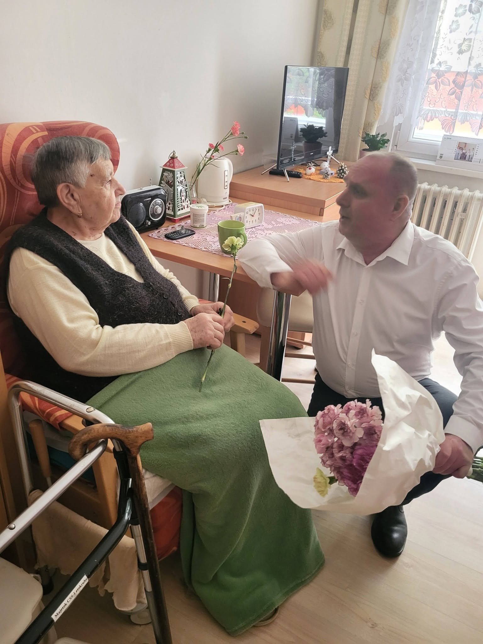 Návšteva seniorky v zariadení